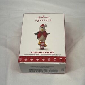 Hallmark 2017 Keepsake Penguin on Parade Christmas‎ Tree Ornament